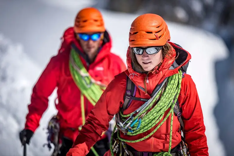 climbing equipment in winter; Photo source: programaletras.com; Photographer: Unknown