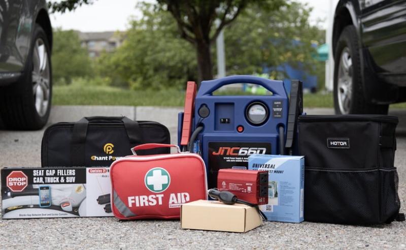 car safety equipment on the trip; Photo source: emdadkhodroharaz.ir. Photographer: Unknown