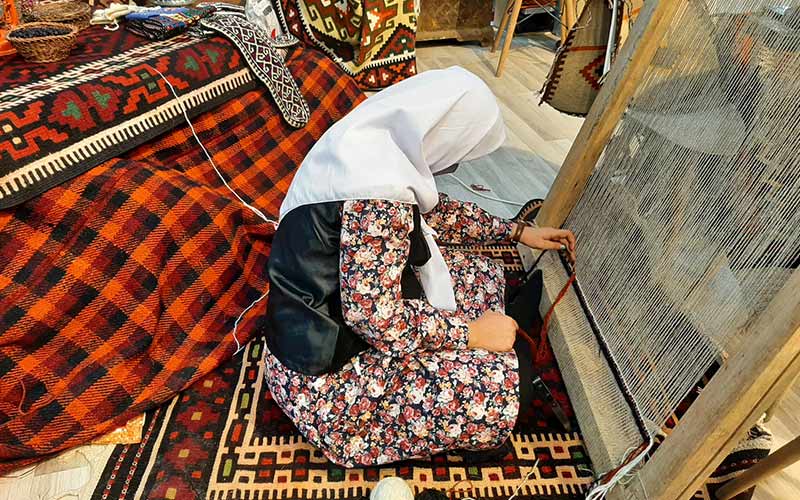 Traditional carpet weaving, photo source: chtn.ir, photographer: unknown