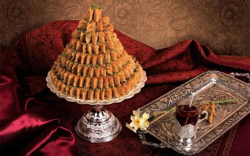 Yazdi baklava with tea, photo source: yazdshirini.com, photographer: unknown