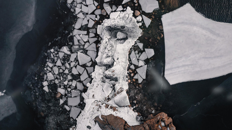 David Poppa's painting with the help of natural pebbles