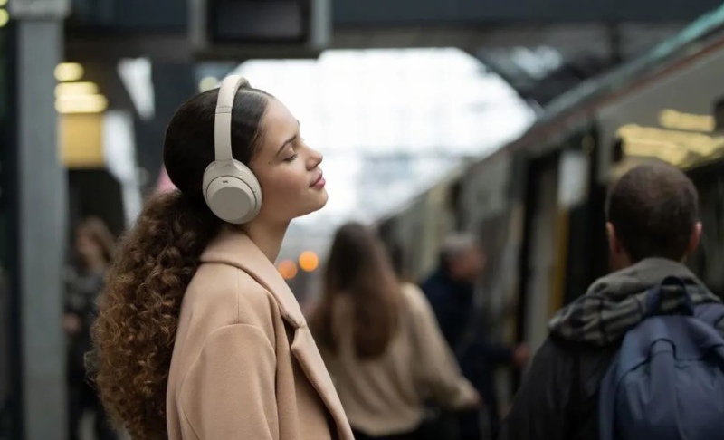 Noise canceling headphones. Source: tehranspeaker.com website; Photographer: Unknown