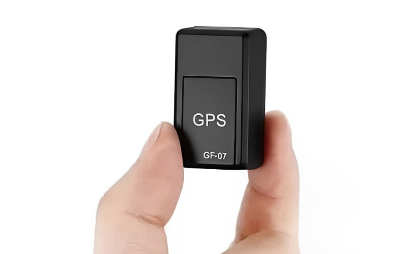 Small personal tracker for travel. Source: arazamniyat.ir website; Photographer: Unknown