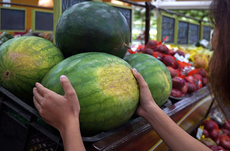 Buy watermelon, photo source: shadmag.com; Photographer: Unknown