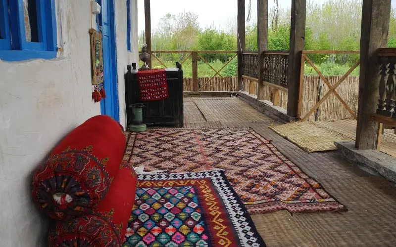 The porch of Bomardi Lutka resort complex, photo source: Google Map, photographer: Jehlo Javaheri