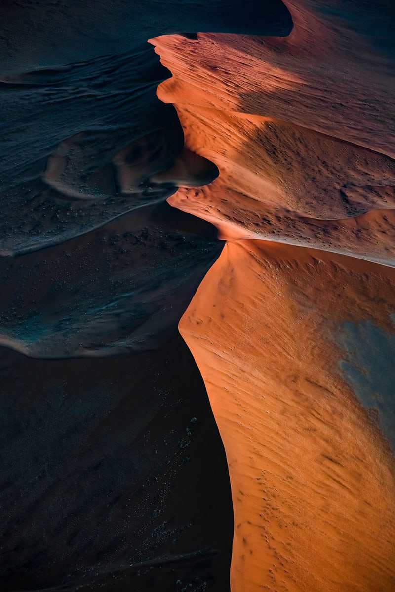 The dance of shadow and light on the lines of the sand dunes of the Namib