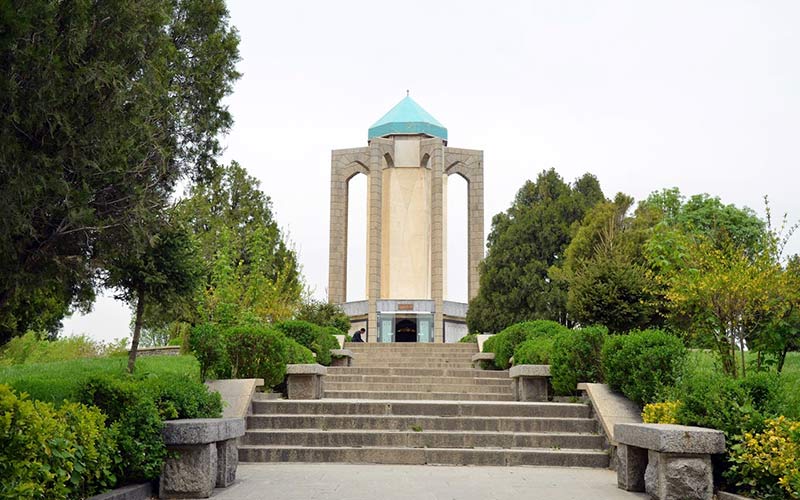 Nature of Baba Taher Tomb in Hamadan, photo source: Google Map, photographer: Alireza Javaheri