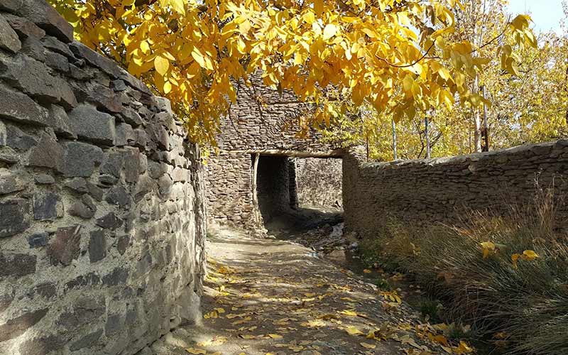 Verkane Hamadan village in autumn, photo source: Google Map, photographer: Rahman Rohi Dehkordi