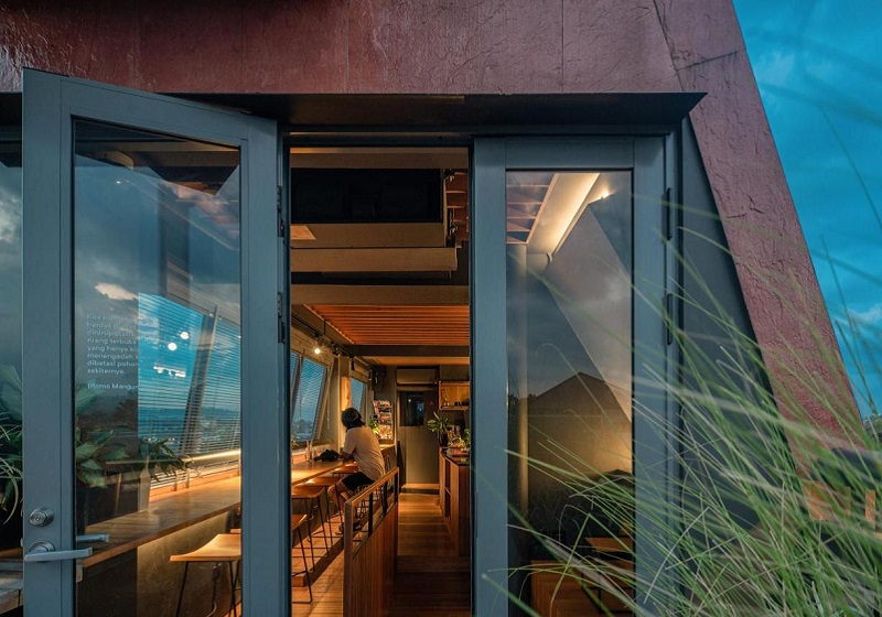 Interior view of PituRoom Hotel