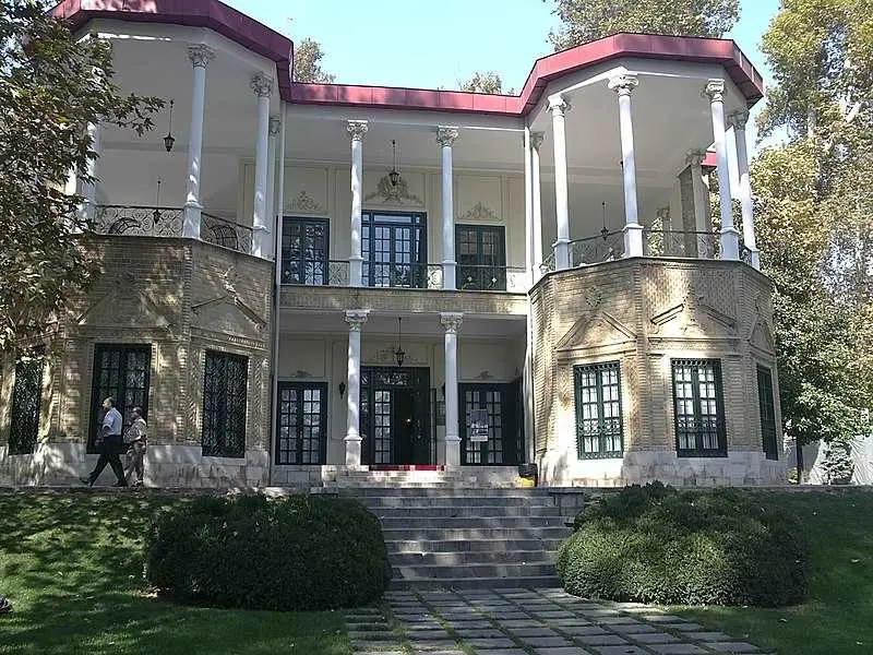 Exterior view of Niavaran Palace. Source: Wikimedia; Photographer: Mohammadeshta