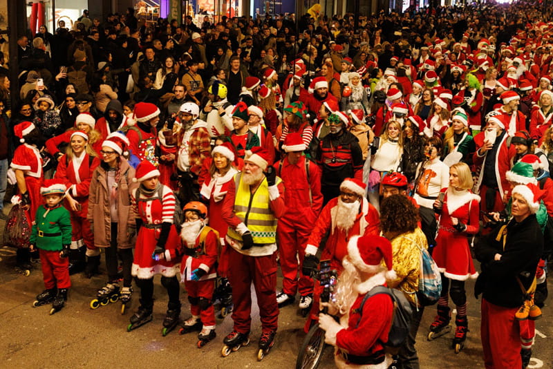 Skaters dressed as Santa Claus on the streets of London; Source: theguardian; Photographer: Dan Kitwood