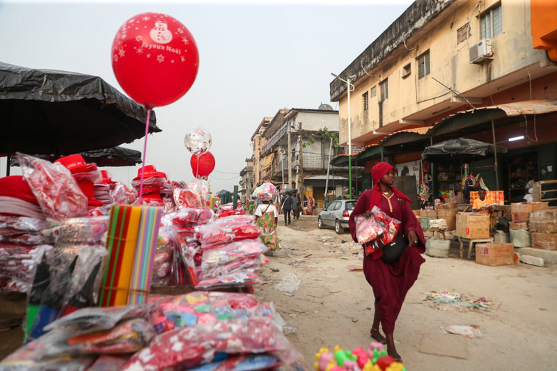 A roadside stand in Ivory Coast displaying Christmas decorations; Source: theguardian; Photographer: Legnan Koula