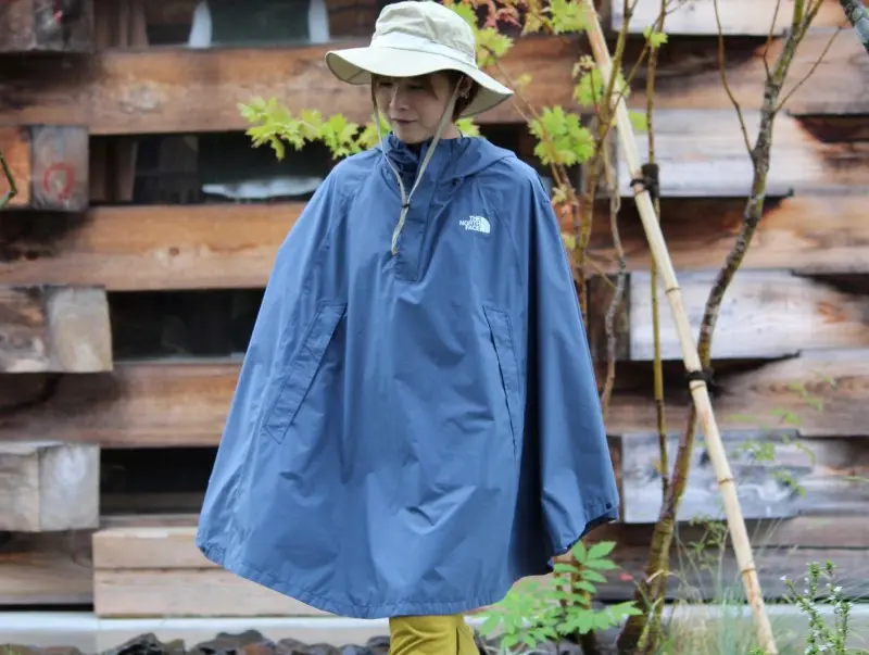 North Face women's poncho. Source: website dimasvolvo.com.br; Photographer: Unknown