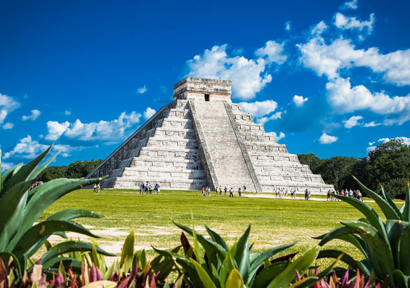 Pyramid of El Castillo in Chichen Itza, Mexico; Photo Source: Sawadee, Photographer: Unknown