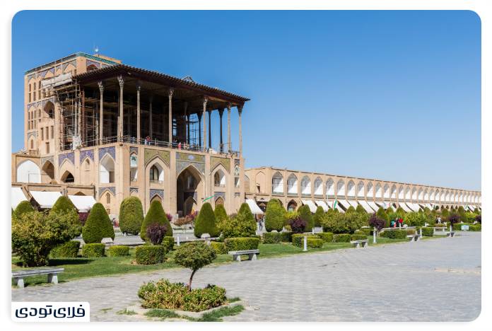 Shahneshin Maidan; A look at Aali Qapu's position