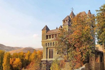 Agasht Castle in autumn; Photo source: Google Maps, photographer: Mehrdad Faqiri