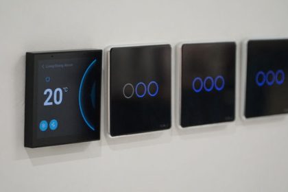 Socket and smart switch