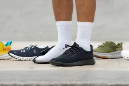 All kinds of shoes suitable for travel; Photo source: runrepeat.com; Photographer: Unknown