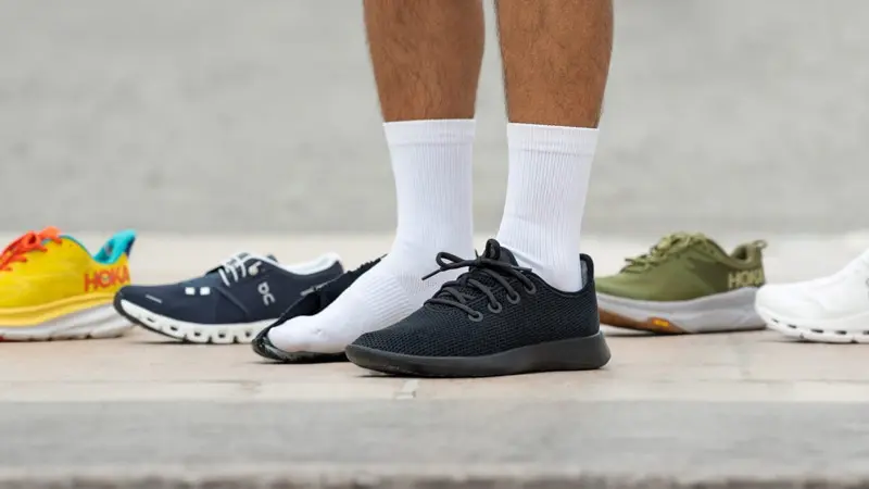 All kinds of shoes suitable for travel; Photo source: runrepeat.com; Photographer: Unknown