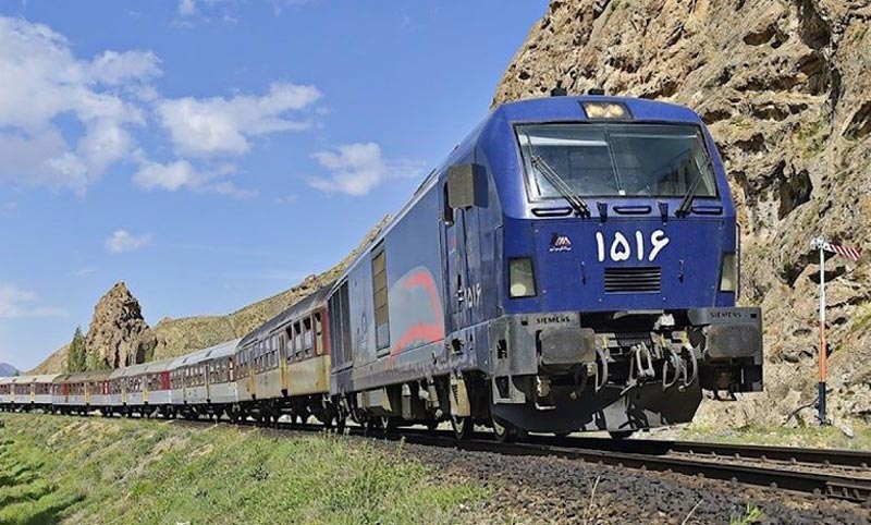 Train or plane reportage? Comparison of travel methods from Bandar Abbas to Mashhad