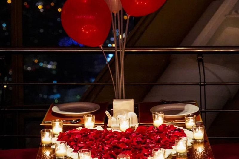 Valentine at Milad Tower; Photo source: shomareh1.com website; Photographer: Unknown