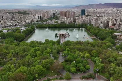 El Gli Park lake, photo source: Google Map, photographer: Qocaman Tabrizim