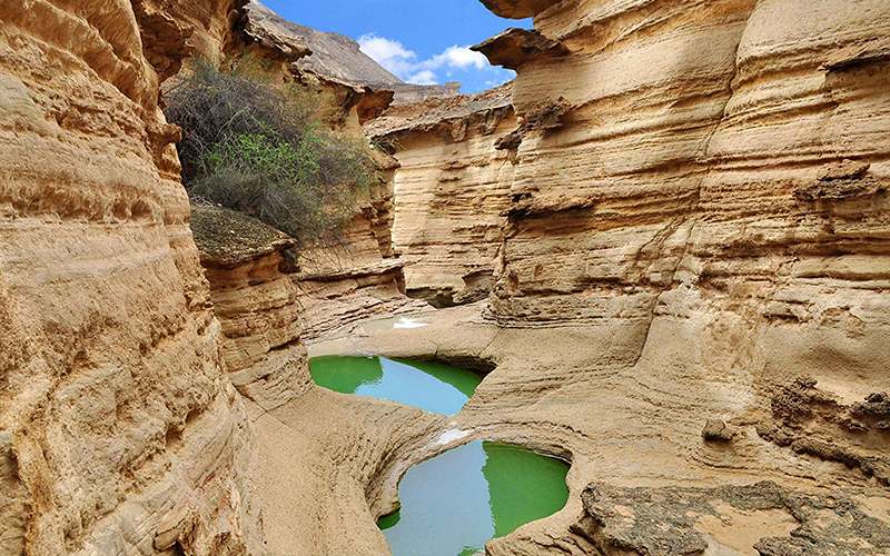 Chahkoh gorge, photo source: Google Map site, photographer: Mehran Sabzemeidani