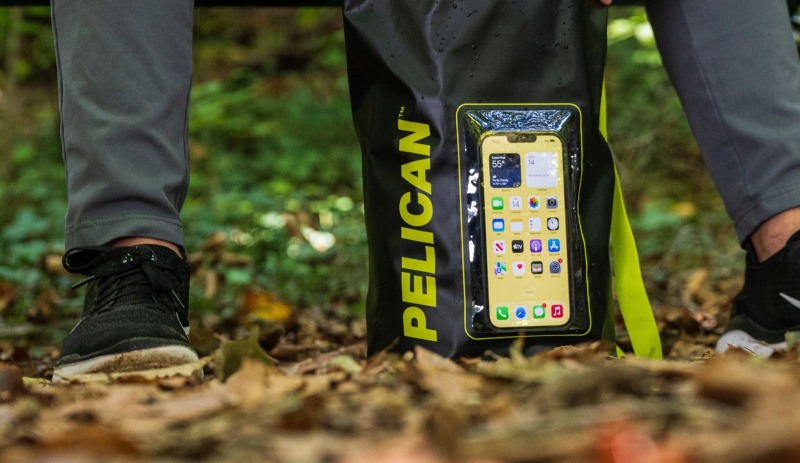 Waterproof bag with special compartment for mobile phone. Source: walmart.com website; Photographer: Unknown