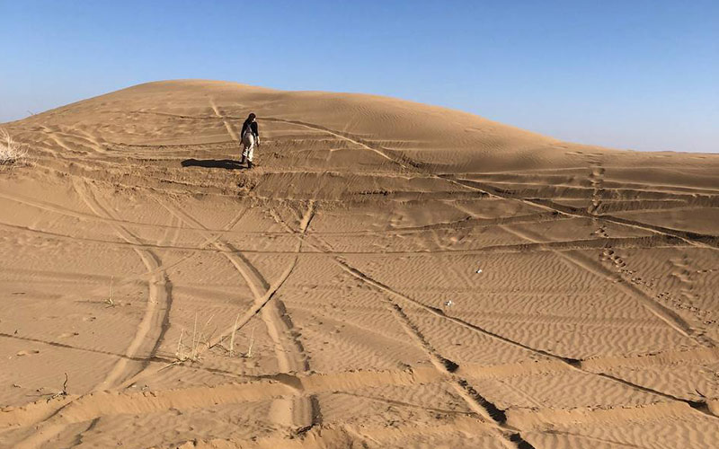 Walking in Abu Zeidabad desert, photo source: Google Map, photographer: helia mrp