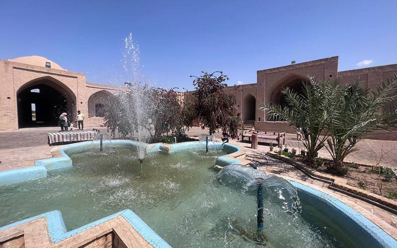 The courtyard of Shah Abbasi Abuzidabad Caravanserai, photo source: Google Map, photographer: mehdi zp