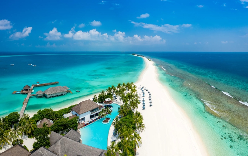 Island with atoll in Maldives; Photo source: cntraveler.com. Photographer: Unknown