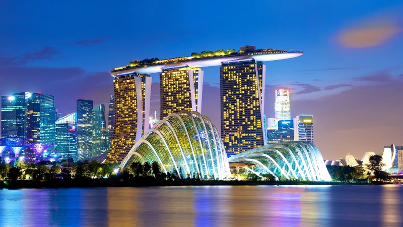 Marina Bay Sands in Singapore; Photo source: forevervacation.com. Photographer: Unknown