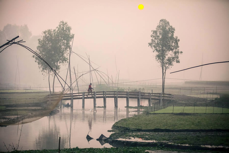 sticks of Bangladeshi fishermen; Photo source: 121clicks.com; Photographer: Mou Aysha