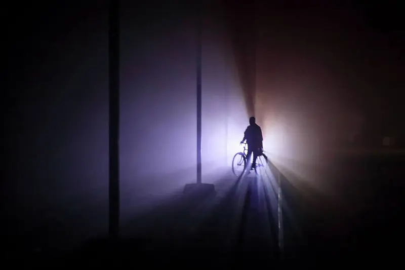 Cyclist in the night winter fog of Bangladesh; Photo source: 121clicks.com; Photographer: Mou Aysha