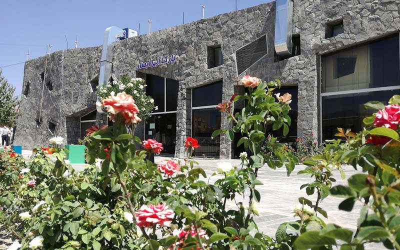 Entrance to Absar Water Park in Isfahan, photo source: Google Map, photographer: Hossein Heydari 