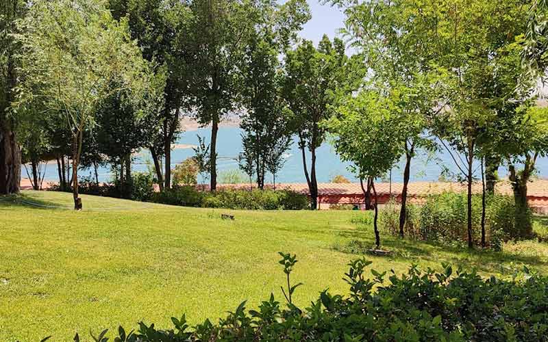 The nature of Zayandeh Rood resort village, photo source: Google Map, photographer: Behnoosh Ikhlasi 