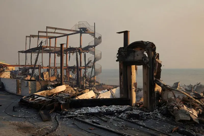 The building burned in the fire of Los Angeles; Photo source: Reuters; Photographer: Daniel Cole