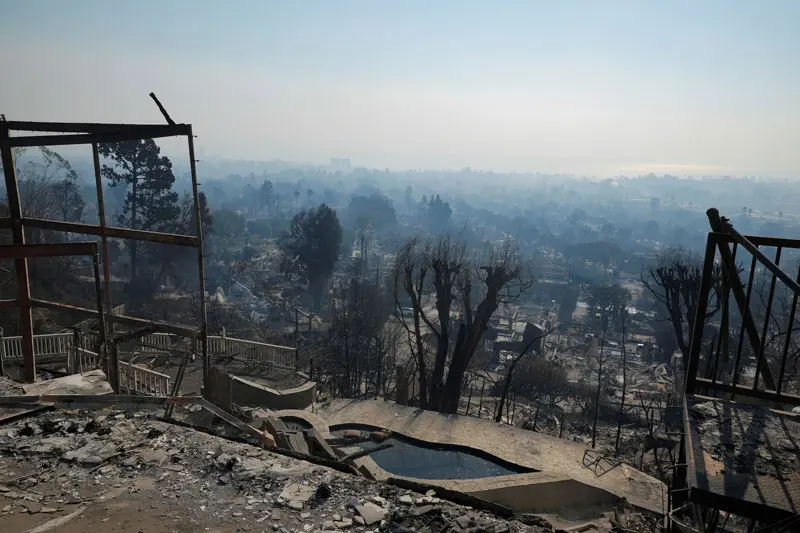 Burnt villas in Los Angeles; Photo source: Reuters; Photographer: Mike Blake