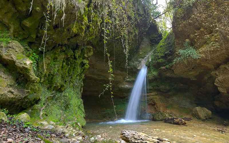 The nature of Plang Dareh waterfall, photo source: Google Map, photographer: Mojtaba Vasou