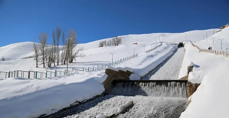 Kohrang tunnel in snowy winter; Photo source: tehranbehesht.news; Photographer: Unknown