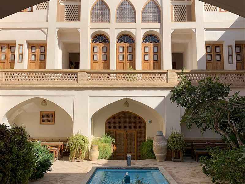 The yard of Ehsan Kashan Hotel, photo source: Google Map, photographer: Charles Steinmyller