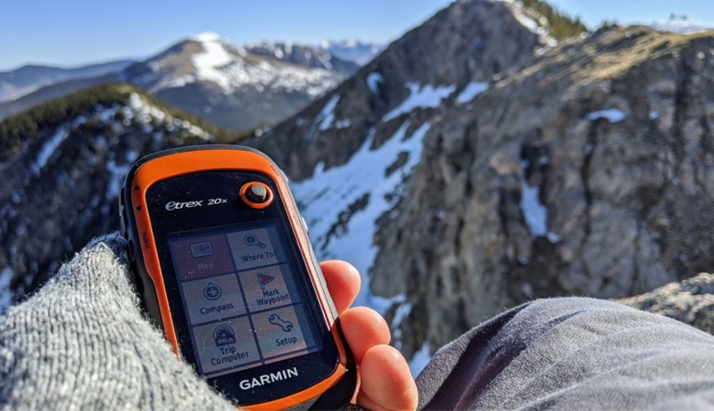 Using a GPS device in mountaineering; Photo source: plaza.ir site. Photographer: Unknown