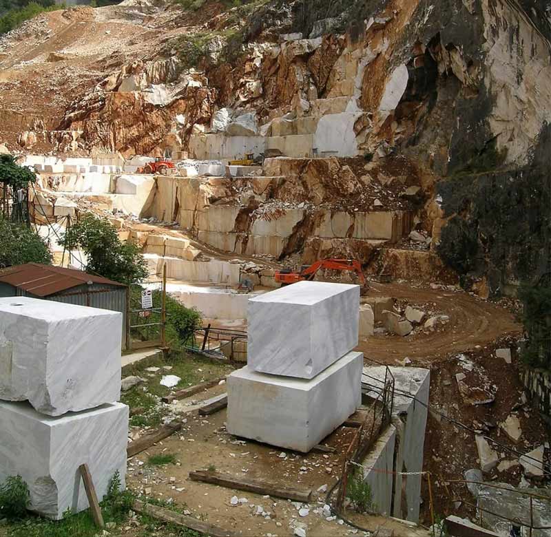 marble from the Alps; Photo source: omarmontalvoproducciones, photographer: unknown