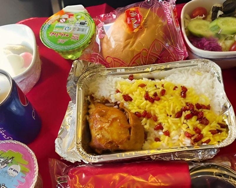 Meraj Airlines business class meal. Source: Instagram 7air_ir; Photographer: Unknown