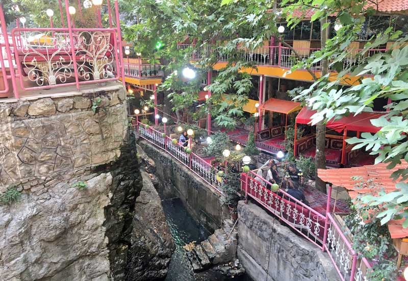 Darband river and pavilions; Photo source: Iran Tourism and Touring Organization, photographer: unknown