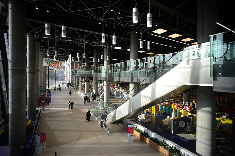 Indoor hall and escalator of Tehran's Book Garden; Photo Source: WSDG, Photographer: Unknown