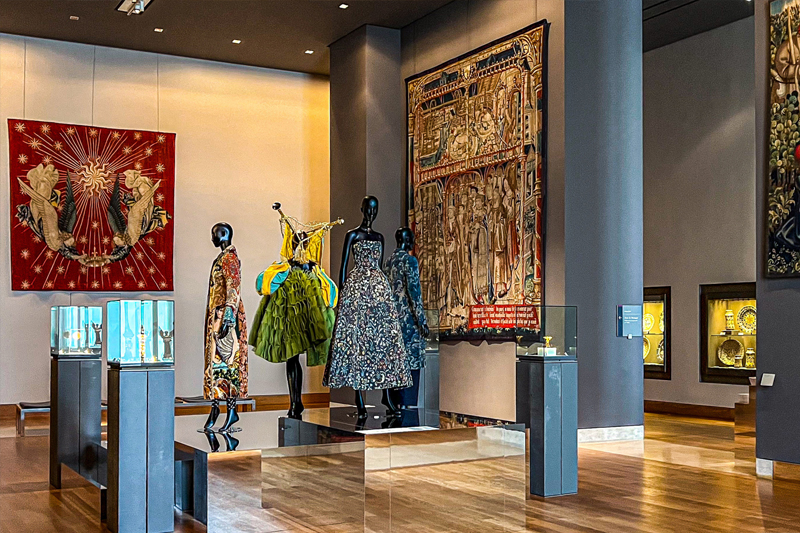 Mannequins in Louvre Museum Halls