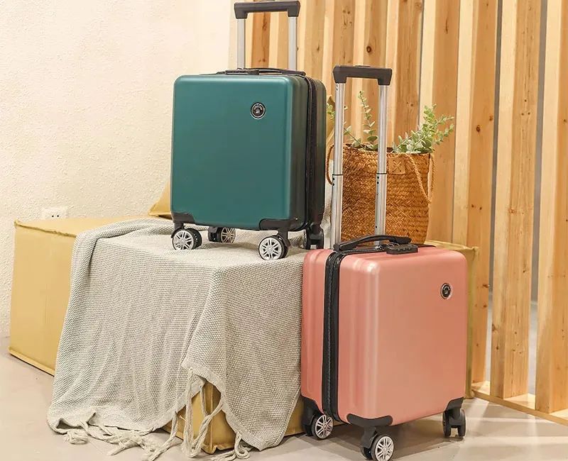 Lightweight luggage. Source: dhgate.com website; Photographer: Unknown