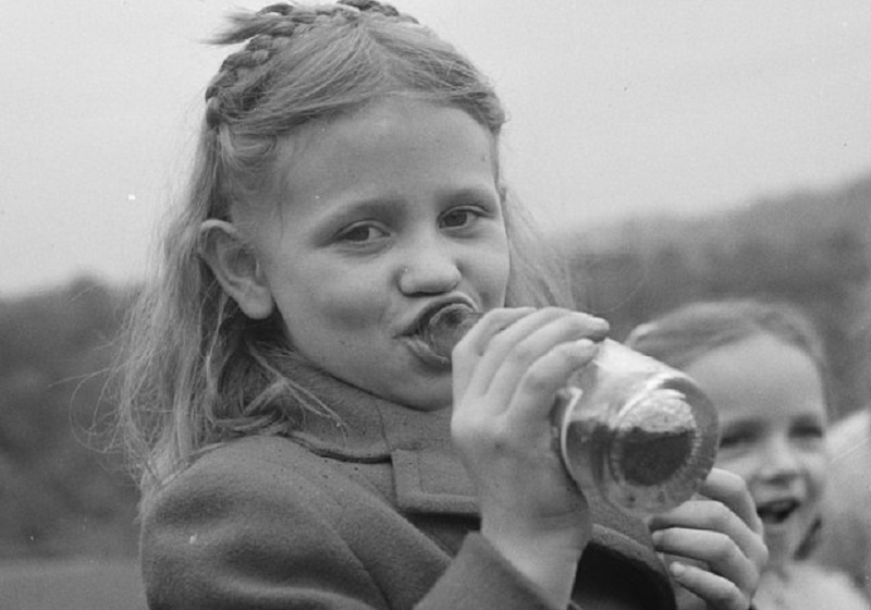 Pepsi Cola's childhood at the Memorial of World War II victims; Photo Source: Wiki Media; Photographer: Marjory Collins