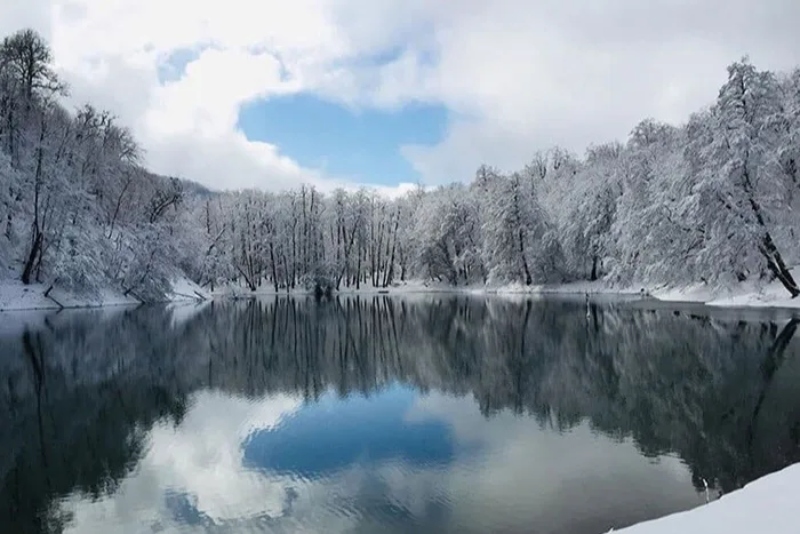 Snowy winter in Lake Chort; Photo Source: Tmartravel.ir. Photographer: Unknown
